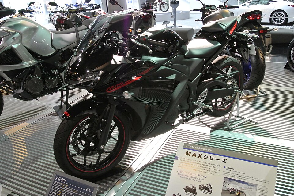Yamaha YZF-R25 / MT-25